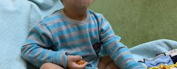 В Одессе патрульные спасли малыша, которого мать заперла  в квартире на несколько дней 